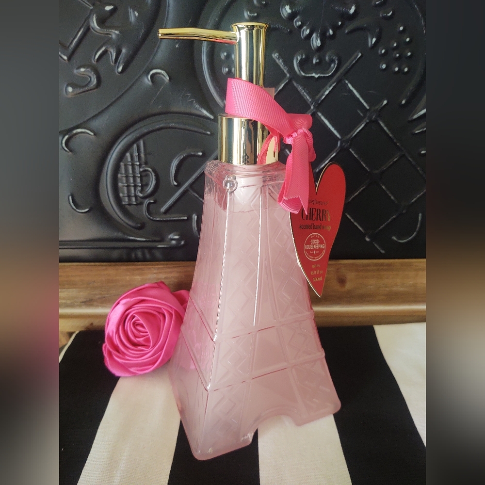 NWt Pink 💕Paris Scented Hand 🫧 Soap Dispenser~`•
